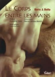 LE CORPS ENTRE LES MAINS,...